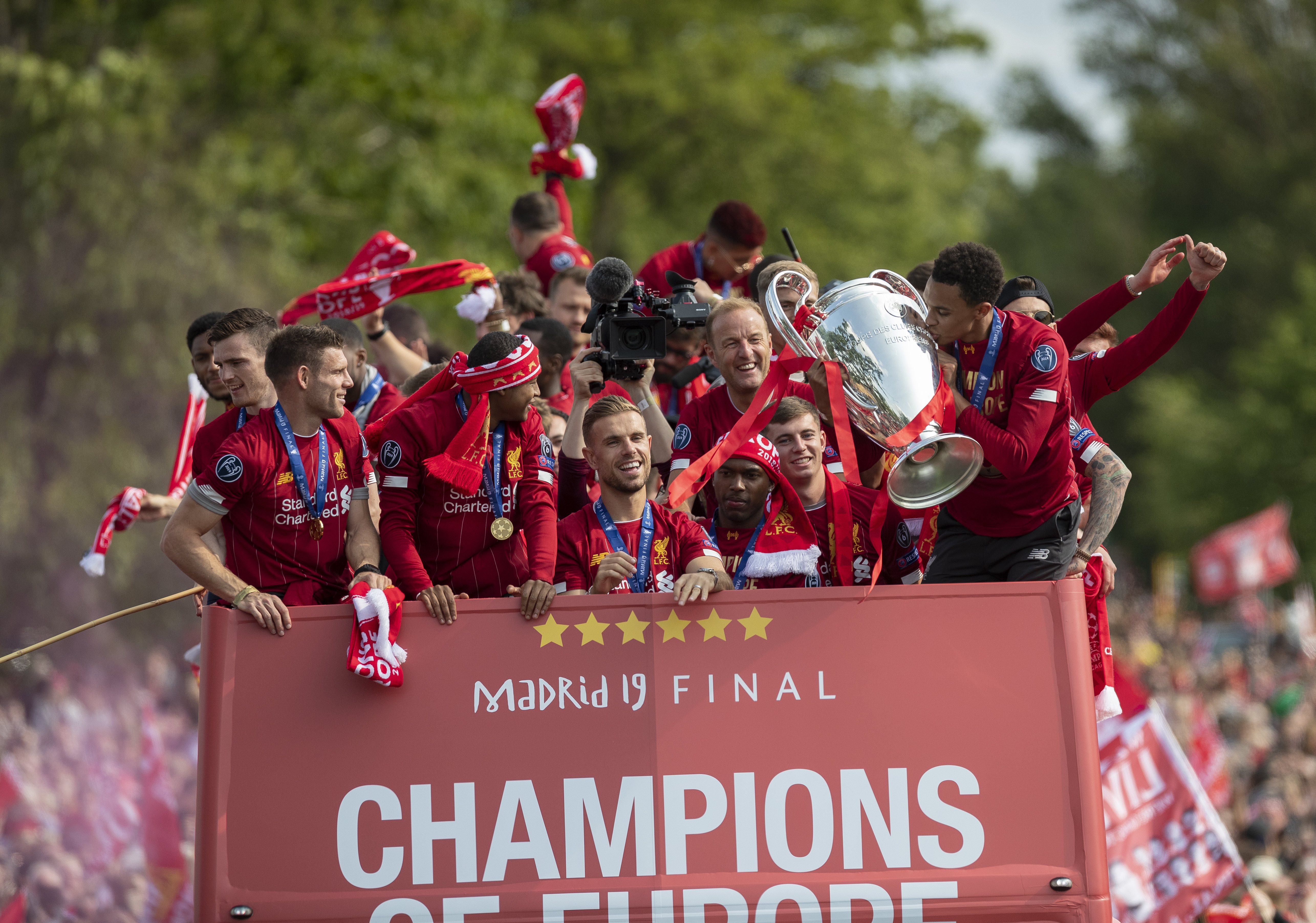 [中超]第28轮：山东泰山3-1上海海港 集锦