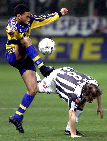 爱德华兹33分兰德尔23+10 森林狼终结热火四连胜