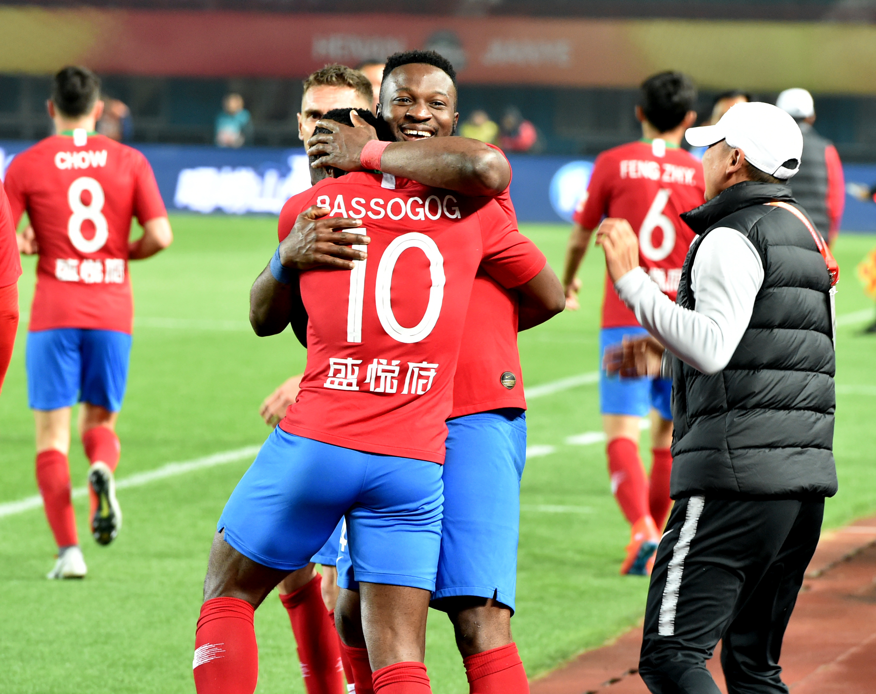 北京男篮8分不敌深圳 球迷质疑